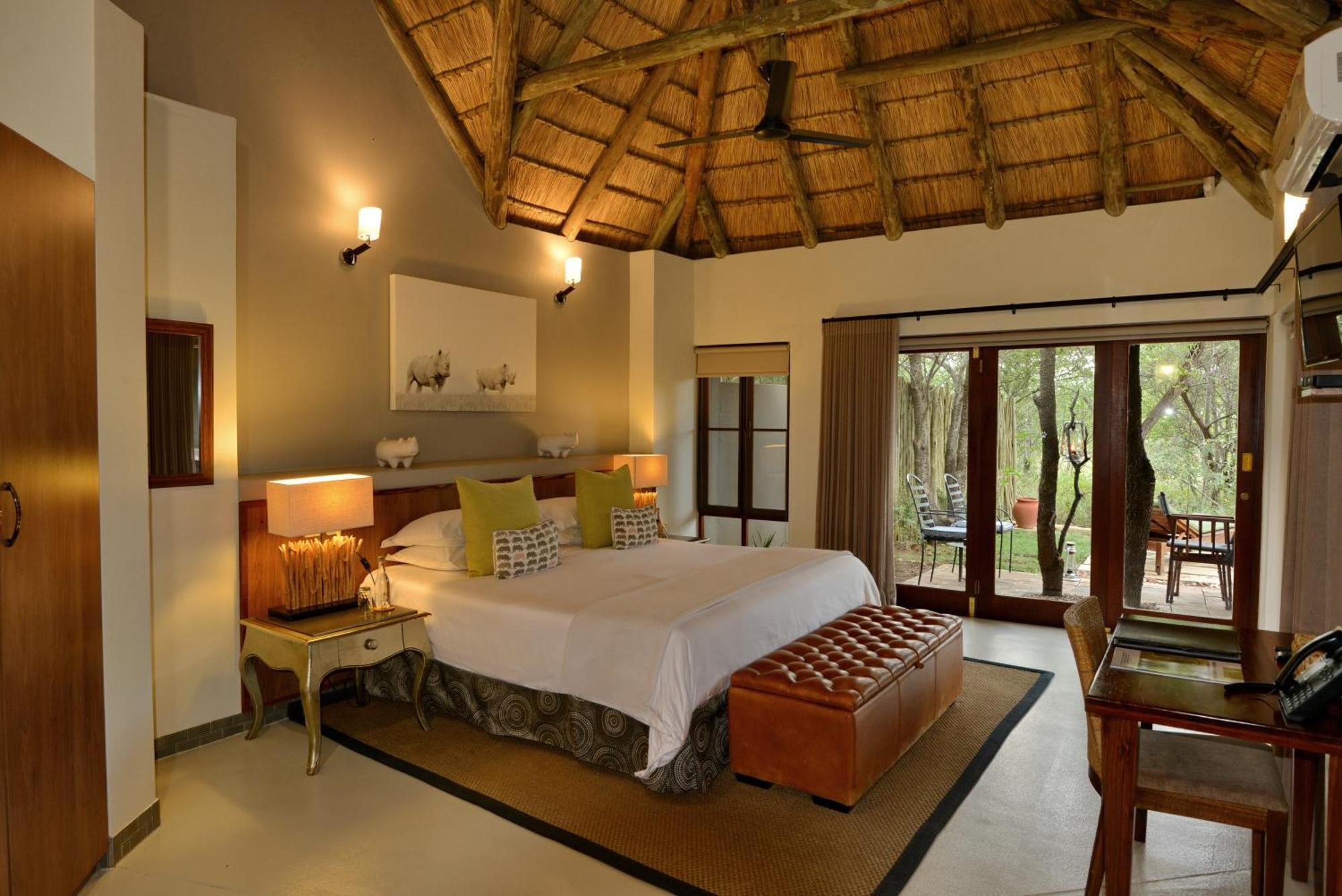 Tambuti Lodge ピラネスバーグ エクステリア 写真